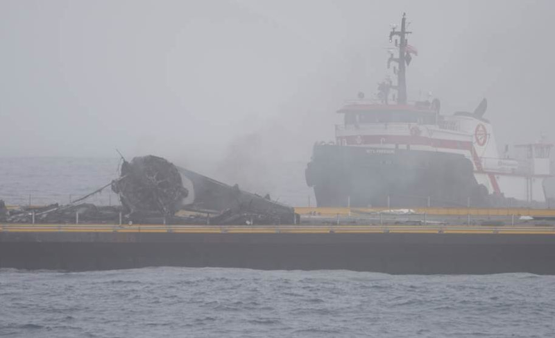 Illustration for article titled Falcon 9 ha tenido un accidentado aterrizaje sobre la barcaza del Pacífico